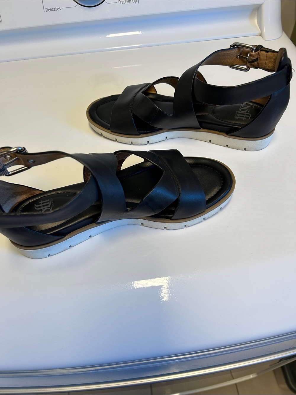 Comfort Leather Crisscross Sandal - Black